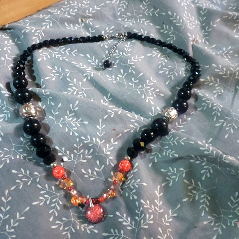 Glass pendent necklace